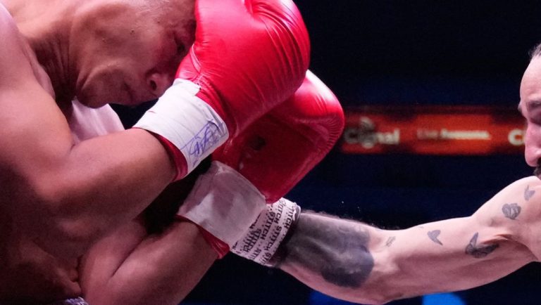 United States' Nico Ali Walsh, right, the grandson of Muhammad Ali, battles Bangkok's Kittisak Kilnson, Wednesday, Oct. 29.