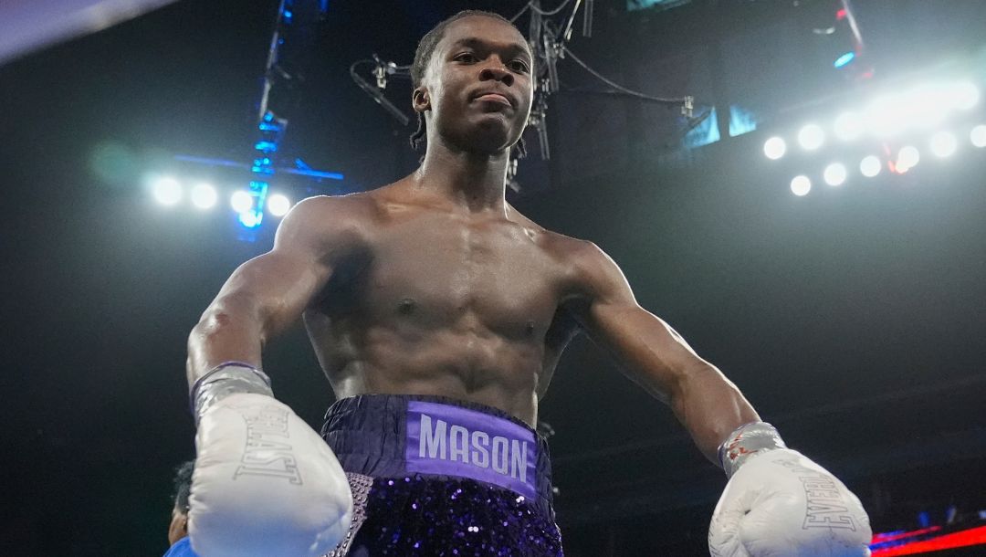Abdullah Mason, right, reacts after knocking down Puerto Rico's Luis Lebron, left, during the second round.