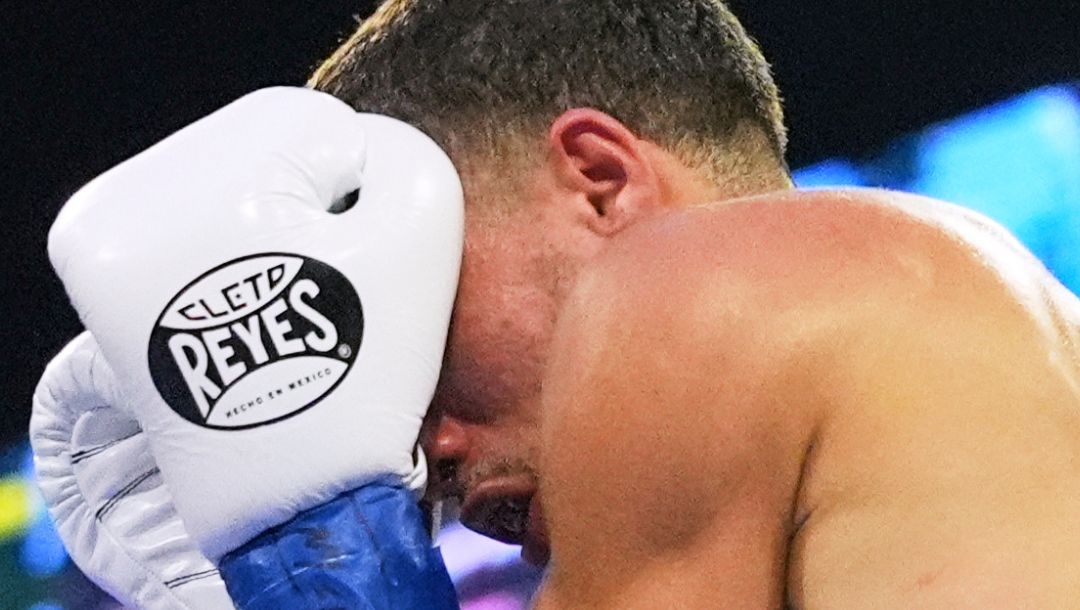 Puerto Rico's Juanmita Lopez De Jesus, left, lands a body shot to Puerto Rico's Jorge Gonzalez-Sanchez during the second round.