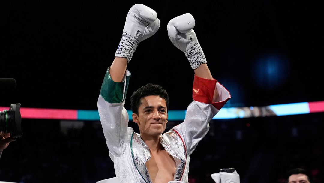 Rafael Espinoza motions to the crowd before sighting Edward Vazquez in a featherweight title boxing match Sunday, May 4, 2025.
