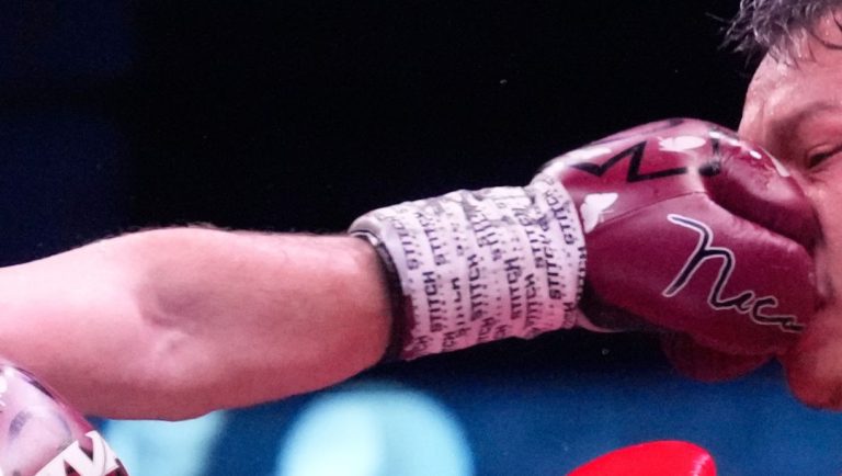 United States' Nico Ali Walsh, left, the grandson of Muhammad Ali, punches Bangkok's Kittisak Kilnson, Wednesday, Oct. 29, 2025.