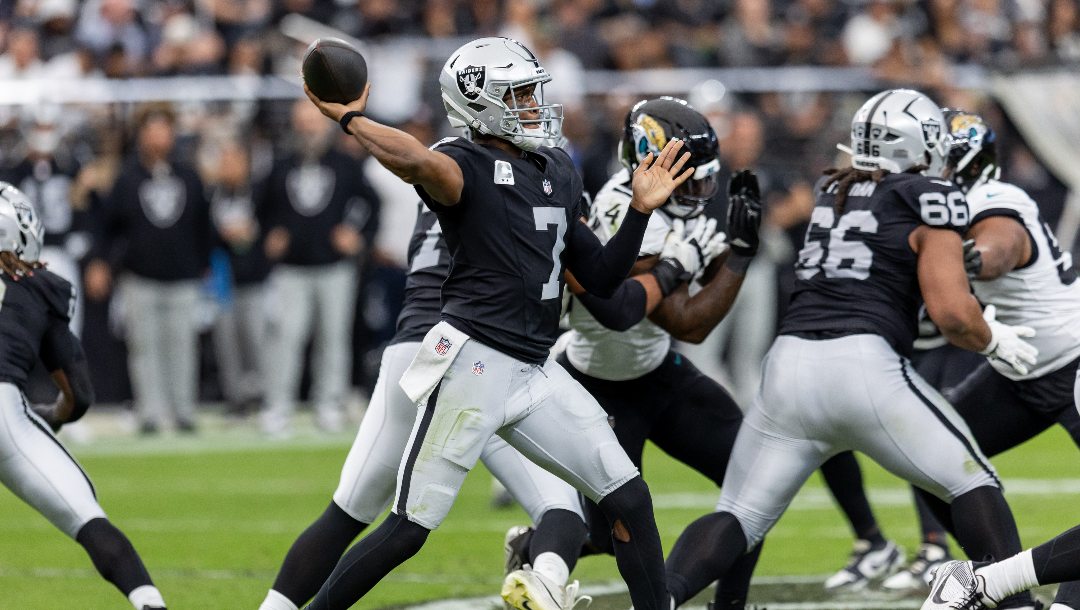 Las Vegas Raiders quarterback Geno Smith (7) passes the ball against the Jacksonville Jaguars in an NFL football game, Sunday, Nov. 2, 2025, in Las Vegas.
