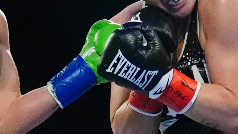 Danielle Perkins, right, fights Christianne Fahey, left, of Scotland, during a women's boxing heavyweight bout.