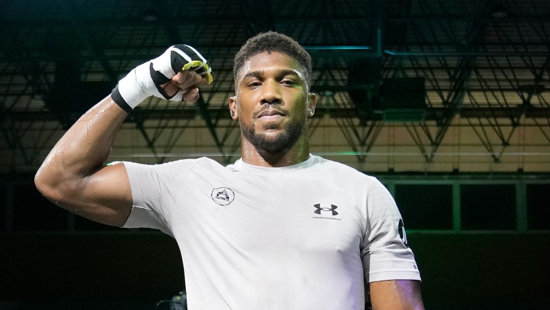 Britain's Anthony Joshua takes part in a public workout in Jeddah, Saudi Arabia, Tuesday, Aug. 16, 2022 as he prepares.