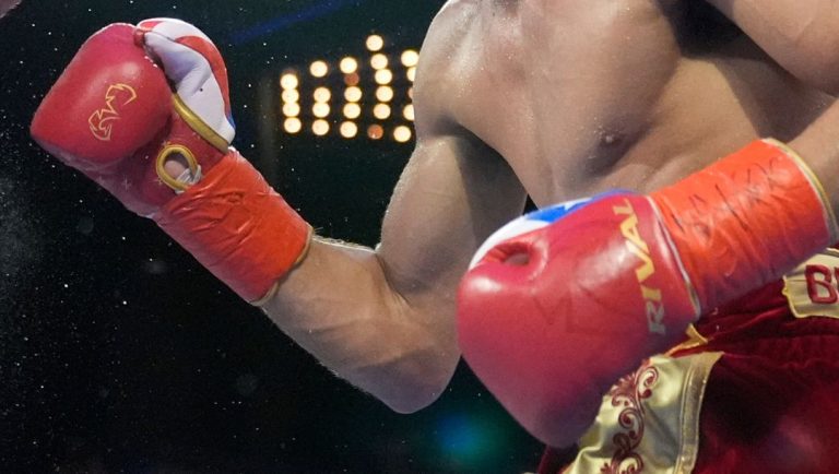 Mexico's Damian Sosa, left, fights Puerto Rico's Xander Zayas during their middleweight title boxing bout Friday, Sept. 27.