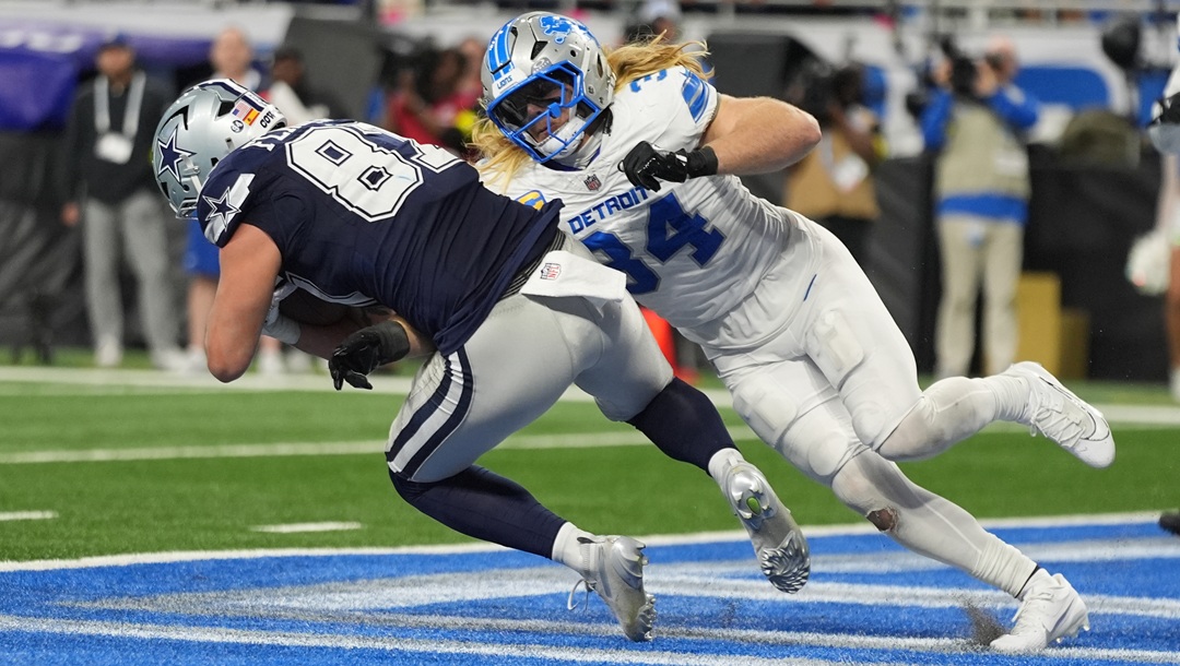 Dallas Cowboys tight end Jake Ferguson (87) catches a 2-point conversion pass as Detroit Lions middle linebacker Alex Anzalone (34) tries to break up the pass during the second half of an NFL football game Thursday, Dec. 4, 2025, in Detroit.