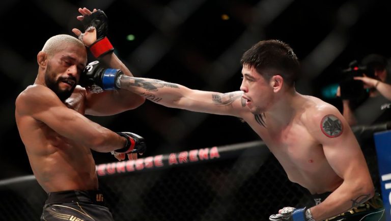 Mexico's Brandon Moreno, right, competes against Brazil's Deiveson Figueiredo, in a flyweight title bout at the UFC 283.